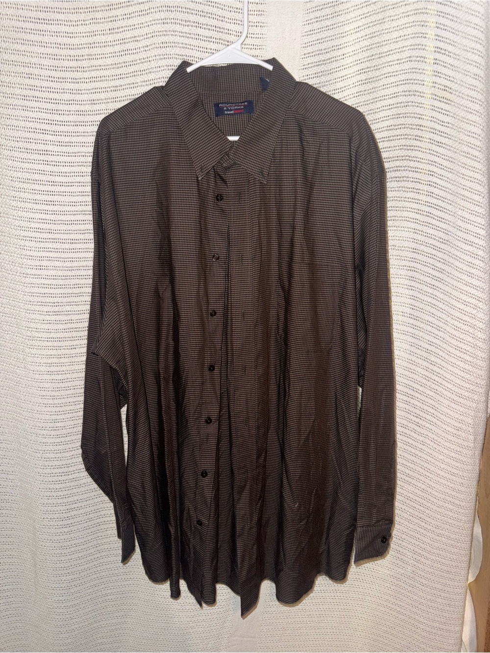 Roundtree & Yorke Brown Pinstripe Men’s Button-Up Shirt